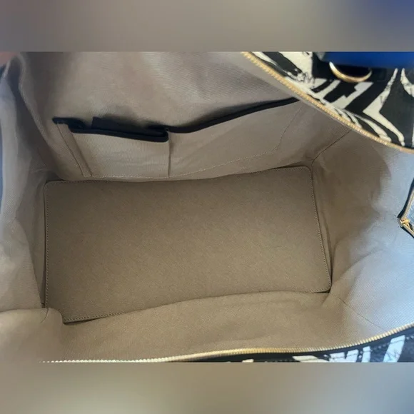 MCM FUNKY ZEBRA WEEKENDER TRAVEL BAG - Picture 9 of 16